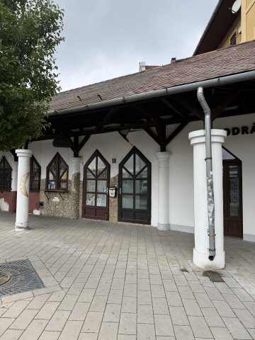 Eladó üzlethelyiség, Kaposváron, Újpiac téren 17.5 M Ft