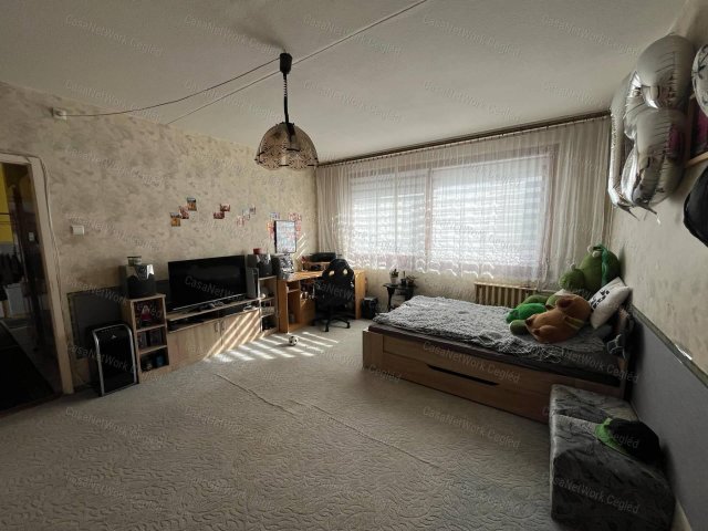 Eladó panellakás, Cegléden 33.5 M Ft, 2 szobás