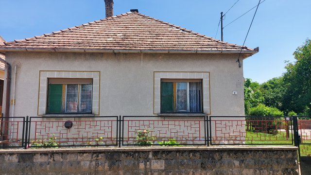Eladó családi ház, Dombóváron 20.5 M Ft, 2 szobás