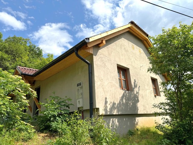 Eladó családi ház, Pécsett 39.9 M Ft, 2 szobás