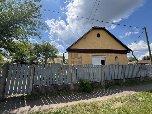 Eladó családi ház, Hajdúsámsonon 26 M Ft, 2 szobás