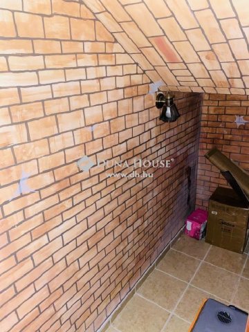 Eladó családi ház, Szentendrén 242.4 M Ft, 6 szobás