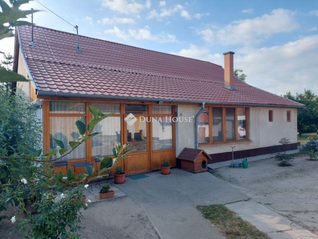 Eladó családi ház, Izsákon 33.5 M Ft, 3 szobás