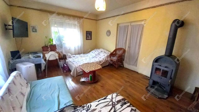 Eladó családi ház, Fegyverneken 12.99 M Ft, 2 szobás