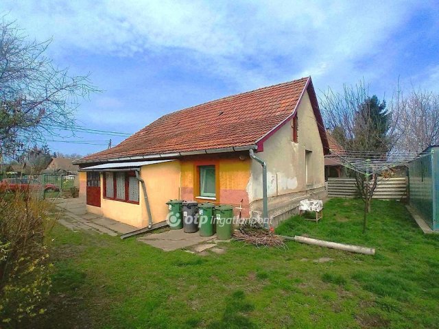 Eladó családi ház, Zsámbokon 28 M Ft, 3 szobás