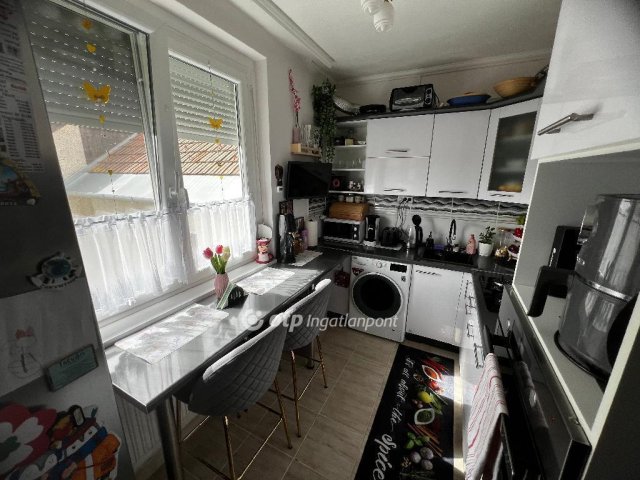 Eladó téglalakás, Egerben 34.9 M Ft, 2 szobás