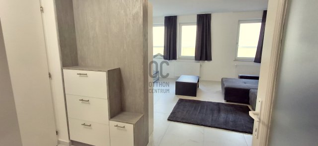 Kiadó téglalakás, albérlet, Pécsett 210 E Ft / hó, 1 szobás
