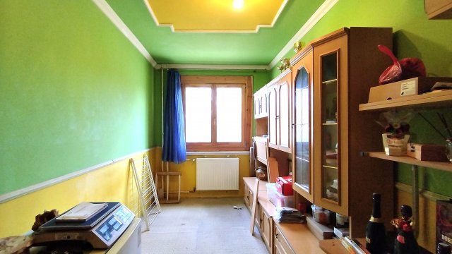 Eladó panellakás, Szegeden 35.8 M Ft, 3 szobás