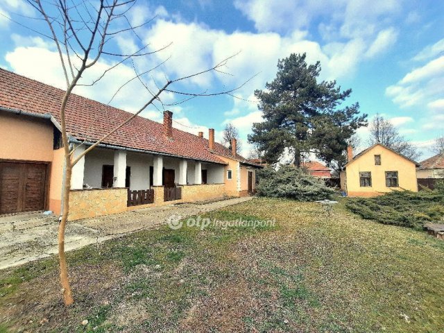 Eladó családi ház, Tiszakécskén 56.56 M Ft, 4 szobás