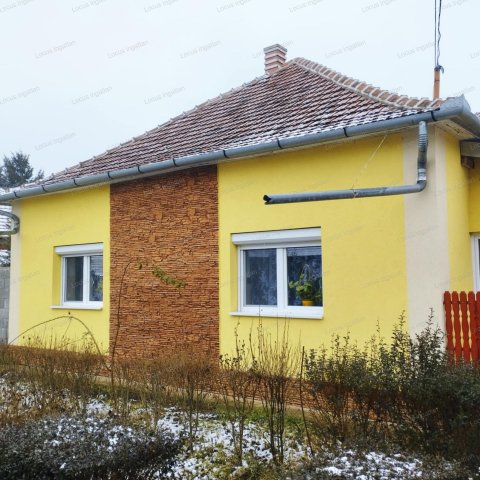 Eladó családi ház, Törökszentmiklóson 32.5 M Ft, 4 szobás