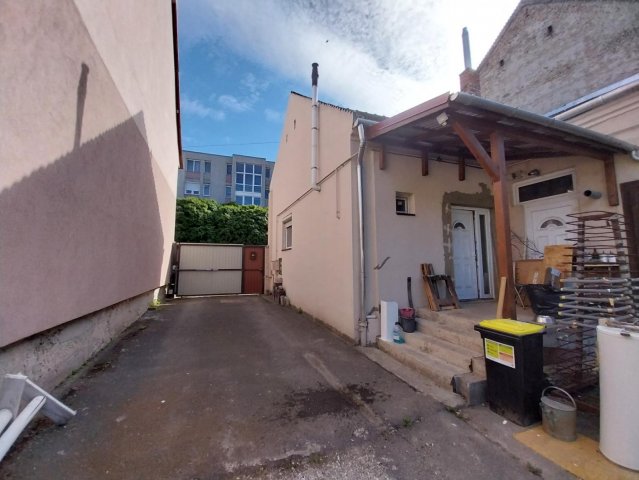 Eladó ipari ingatlan, Komáromban 45.9 M Ft / költözzbe.hu