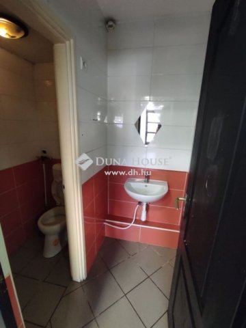 Eladó üzlethelyiség, Gyöngyösön 16.9 M Ft