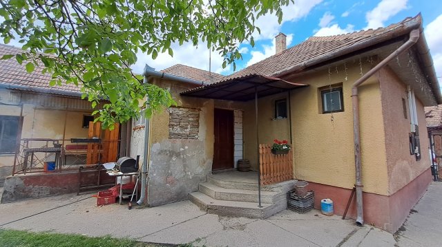 Eladó családi ház, Cegléden 47 M Ft, 4+2 szobás