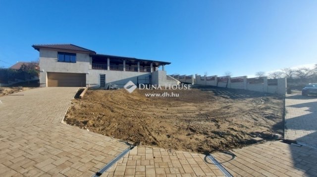 Eladó családi ház, Mogyoródon 349.99 M Ft, 7 szobás
