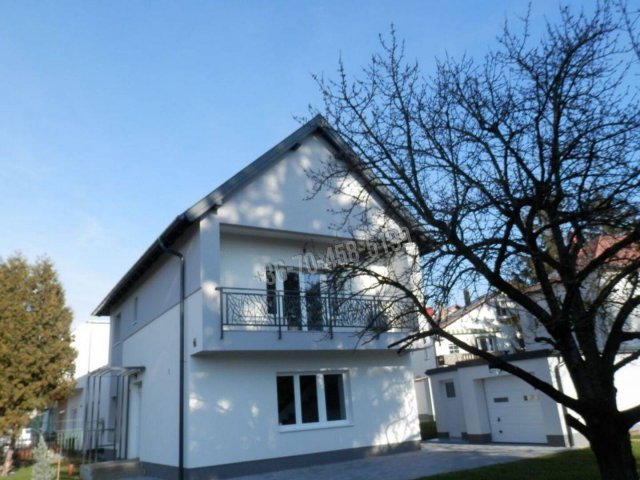 Eladó családi ház, Hévízen 141.71 M Ft, 5 szobás