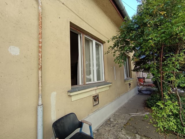 Eladó téglalakás, Cegléden 32.5 M Ft, 3 szobás