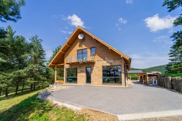 Eladó családi ház, Bükkszéken 195 M Ft, 5+1 szobás