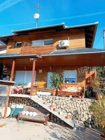 Eladó családi ház, Vácon 82 M Ft, 4 szobás