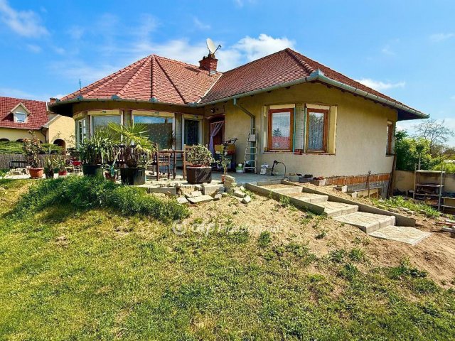 Eladó családi ház, Kecskeméten 75.5 M Ft, 3+1 szobás