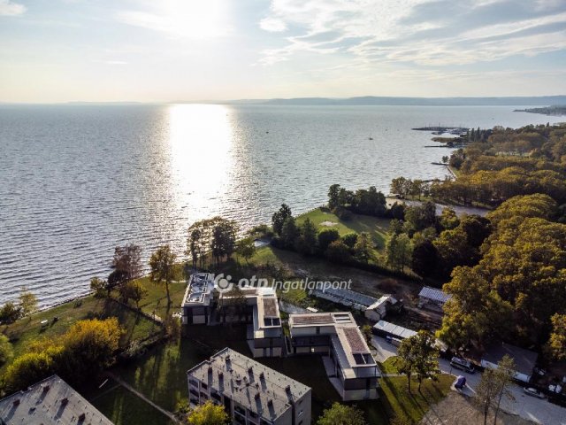 Eladó téglalakás, Balatonakarattyán 329 M Ft, 4 szobás