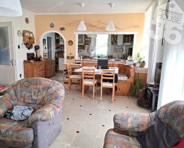 Eladó családi ház, Tárnokon 125 M Ft, 5 szobás