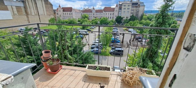 Eladó téglalakás, Budapesten, VI. kerületben 75.9 M Ft, 2 szobás