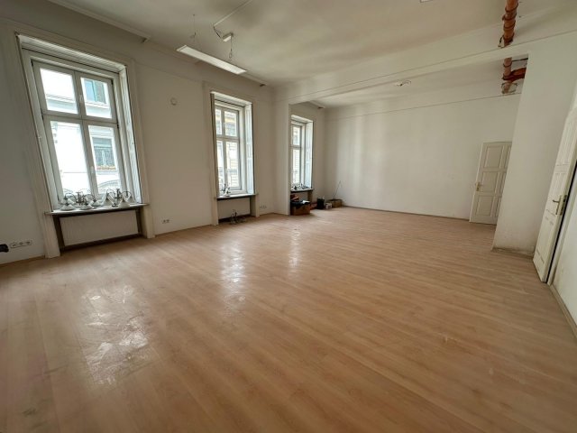 Kiadó téglalakás, albérlet, Budapesten, V. kerületben, 6 szobás