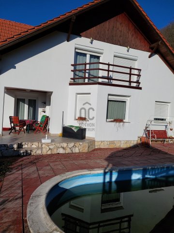 Eladó családi ház, Pécsett 104 M Ft, 5 szobás