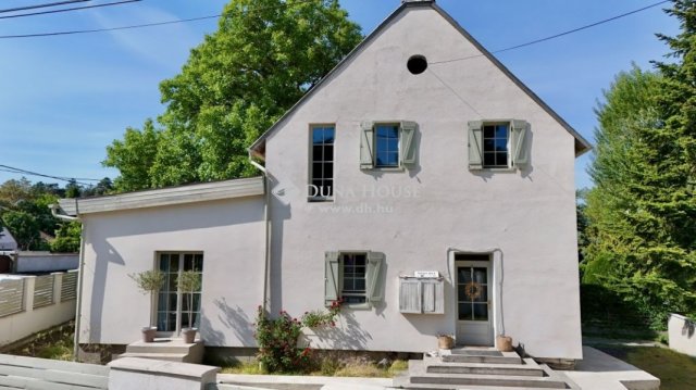 Eladó családi ház, Szentendrén 199.9 M Ft, 5 szobás