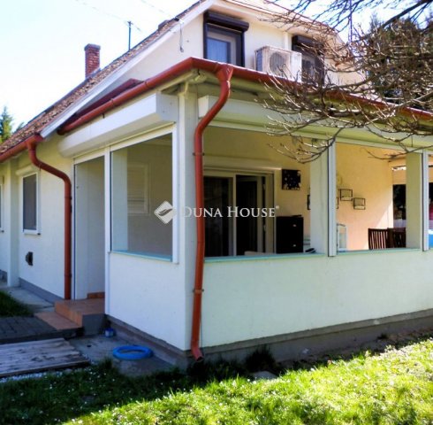 Eladó nyaraló, Velencén 95 M Ft, 5 szobás / költözzbe.hu