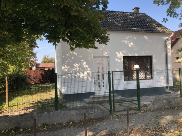 Eladó családi ház, Dombóváron, Fő utcában 26.5 M Ft, 2 szobás