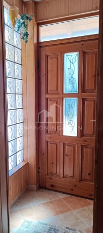 Eladó családi ház, Balatonalmádiban 95 M Ft, 6 szobás