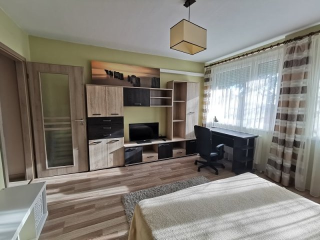 Kiadó téglalakás, albérlet, Pécsett 93 E Ft / hó, 2 szobás