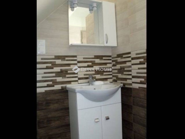 Kiadó téglalakás, albérlet, Pécsett 322 E Ft / hó, 3 szobás