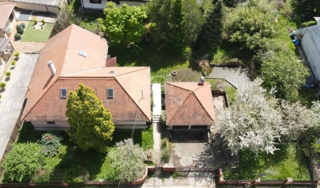 Eladó családi ház, Székesfehérvárott 135 M Ft, 6+2 szobás