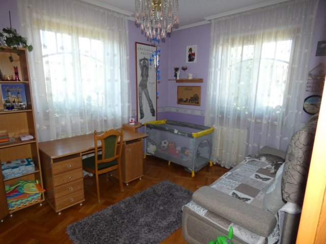 Eladó családi ház, Kiskunfélegyházán 360 M Ft, 6+9 szobás