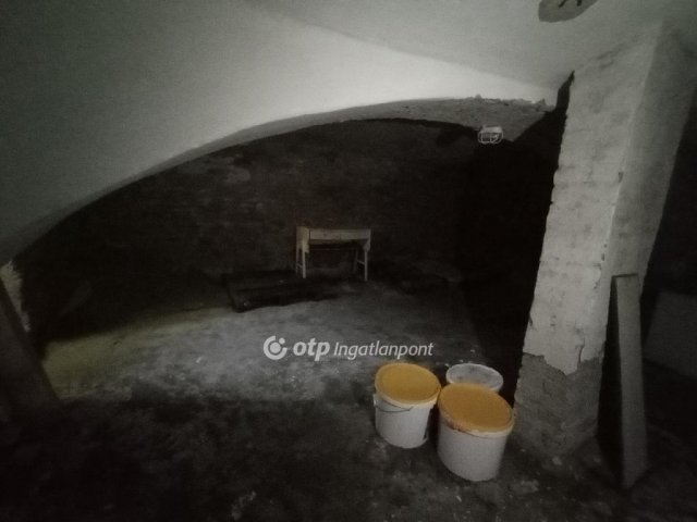 Eladó téglalakás, Békésen 10.2 M Ft, 2 szobás