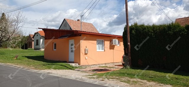 Eladó családi ház, Zalaegerszegen 12 M Ft, 2 szobás