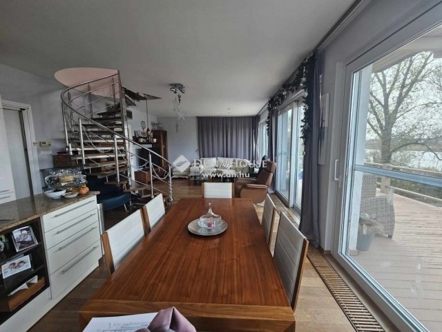 Eladó családi ház, Taksonyon 350 M Ft, 6 szobás