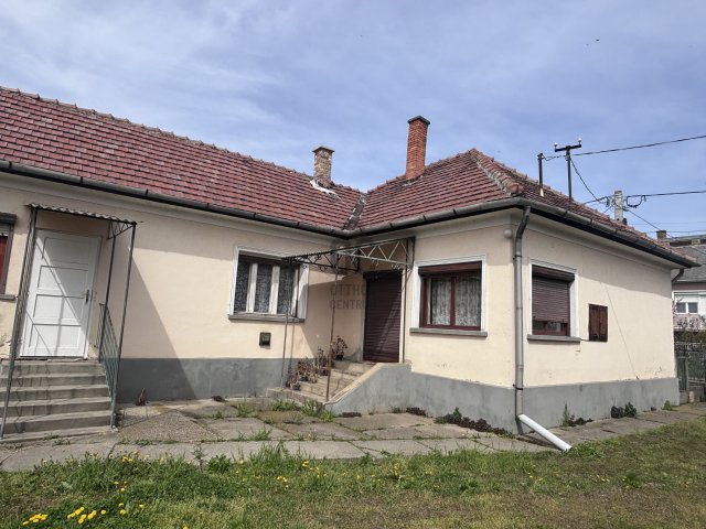Eladó családi ház, Halmajon 22.9 M Ft, 3 szobás