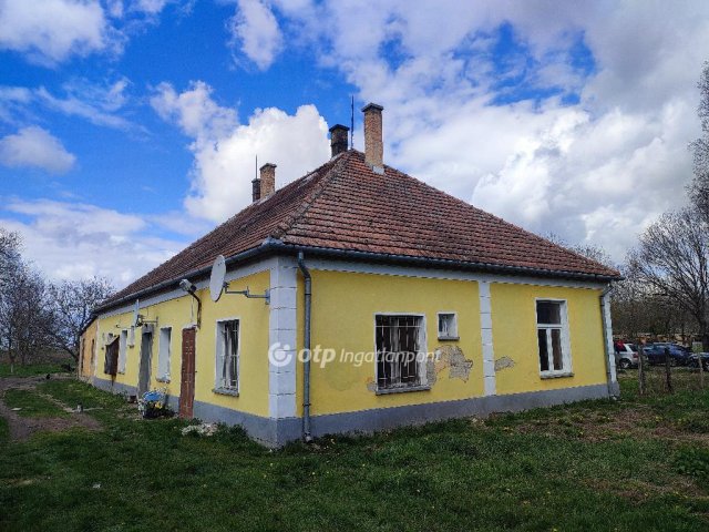 Eladó családi ház Bőny, Birtok, tanya, munkás szálló