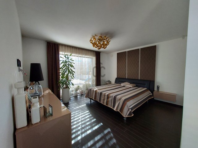 Eladó családi ház, Debrecenben 330 M Ft, 5 szobás