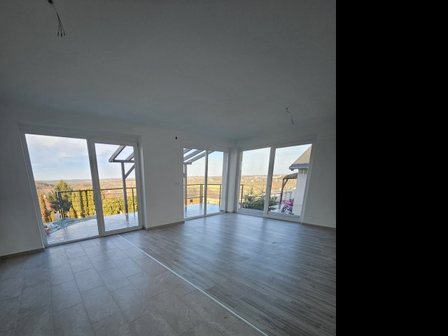Eladó családi ház, Teskándon 79.9 M Ft, 5 szobás