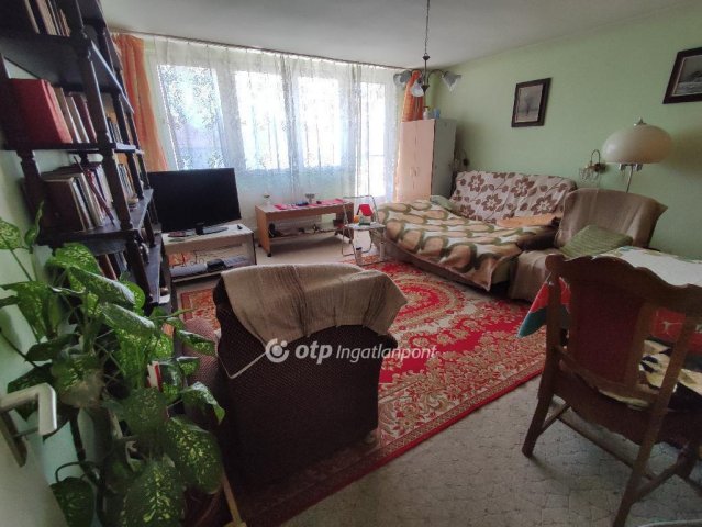 Eladó családi ház, Szegeden 89 M Ft, 4 szobás