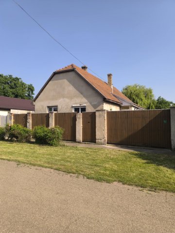 Eladó családi ház, Hajdúböszörményen 36 M Ft, 3 szobás