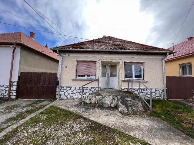 Eladó családi ház, Egerben 27.9 M Ft, 6+2 szobás