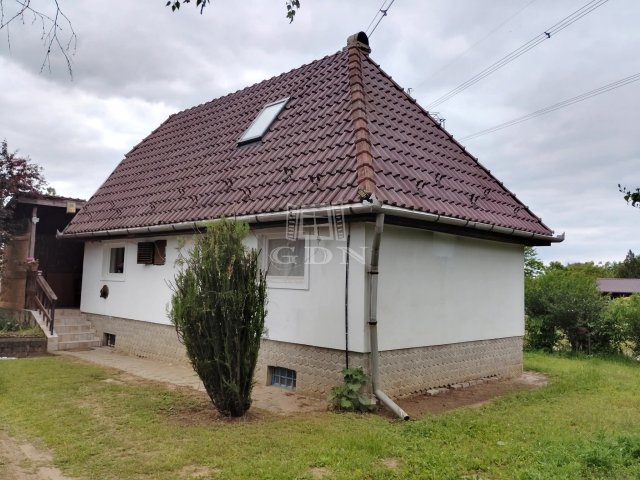 Eladó családi ház, Vácrátóton 44 M Ft, 2+3 szobás