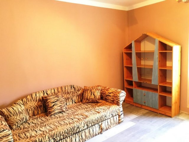 Kiadó panellakás, albérlet, Pécsett 140 E Ft / hó, 2 szobás