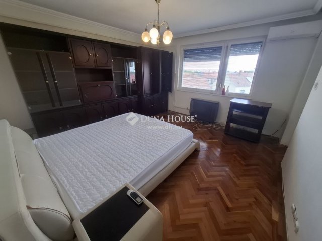 Eladó téglalakás, Kiskunfélegyházán 32 M Ft, 2+1 szobás