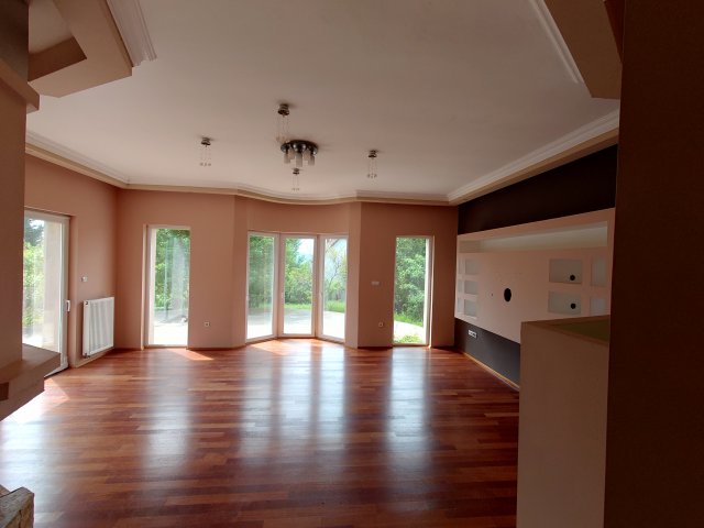 Eladó családi ház, Pilisborosjenőn 193 M Ft, 4+2 szobás